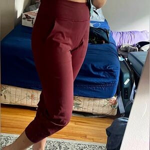 Never worn, like NEW, women's  Lululemon Capri joggers.